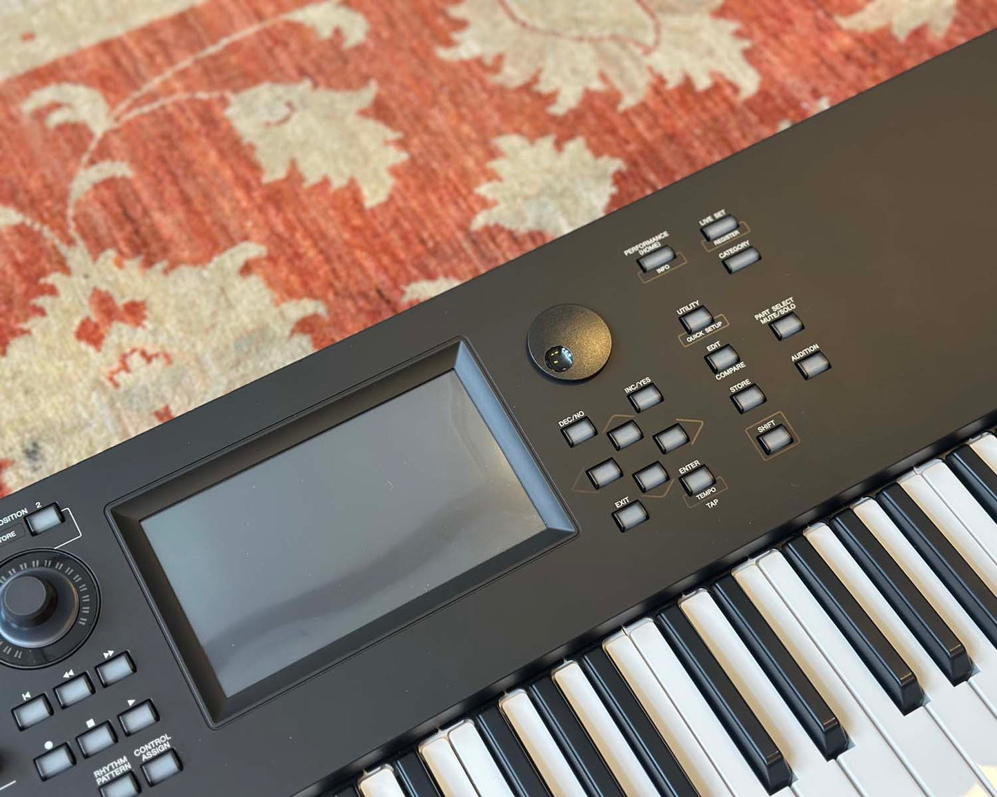 YAMAHA MODx7 Music Synthesizer