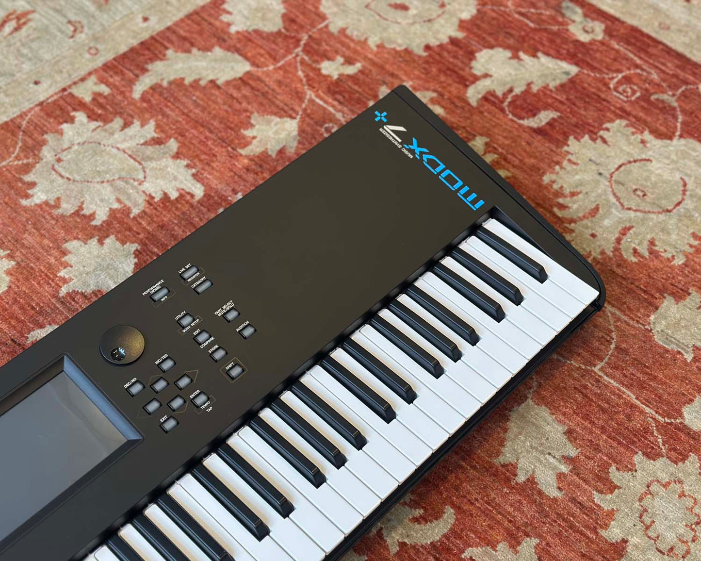 YAMAHA MODx7 Music Synthesizer