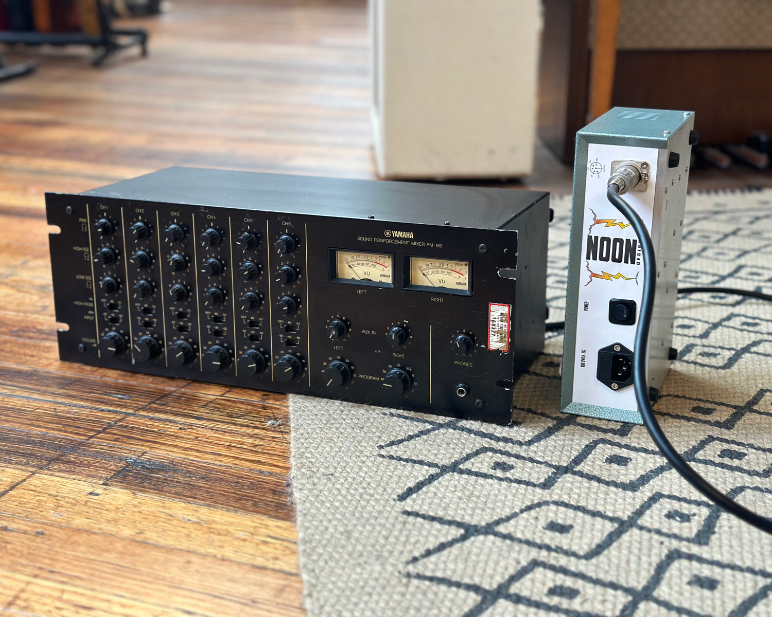 YAMAHA PM 180 Sound Reinforcement Mixer with External Power