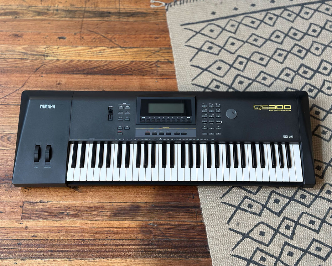 YAMAHA QS300 Advanced Wave Memory Synthesizer - 100 Volt