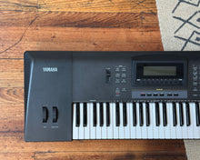 Load image into Gallery viewer, YAMAHA QS300 Advanced Wave Memory Synthesizer - 100 Volt
