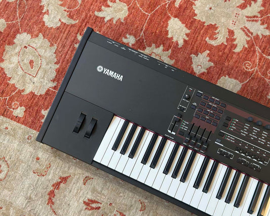 YAMAHA S70 XS - 76 Key Synthesizer Stage Piano