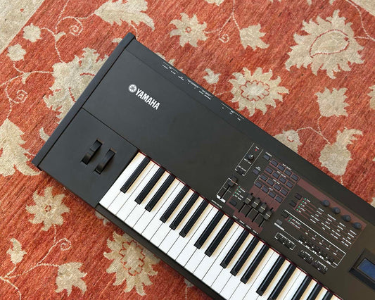 YAMAHA S90 XS 88-Key Synthesizer Stage Piano