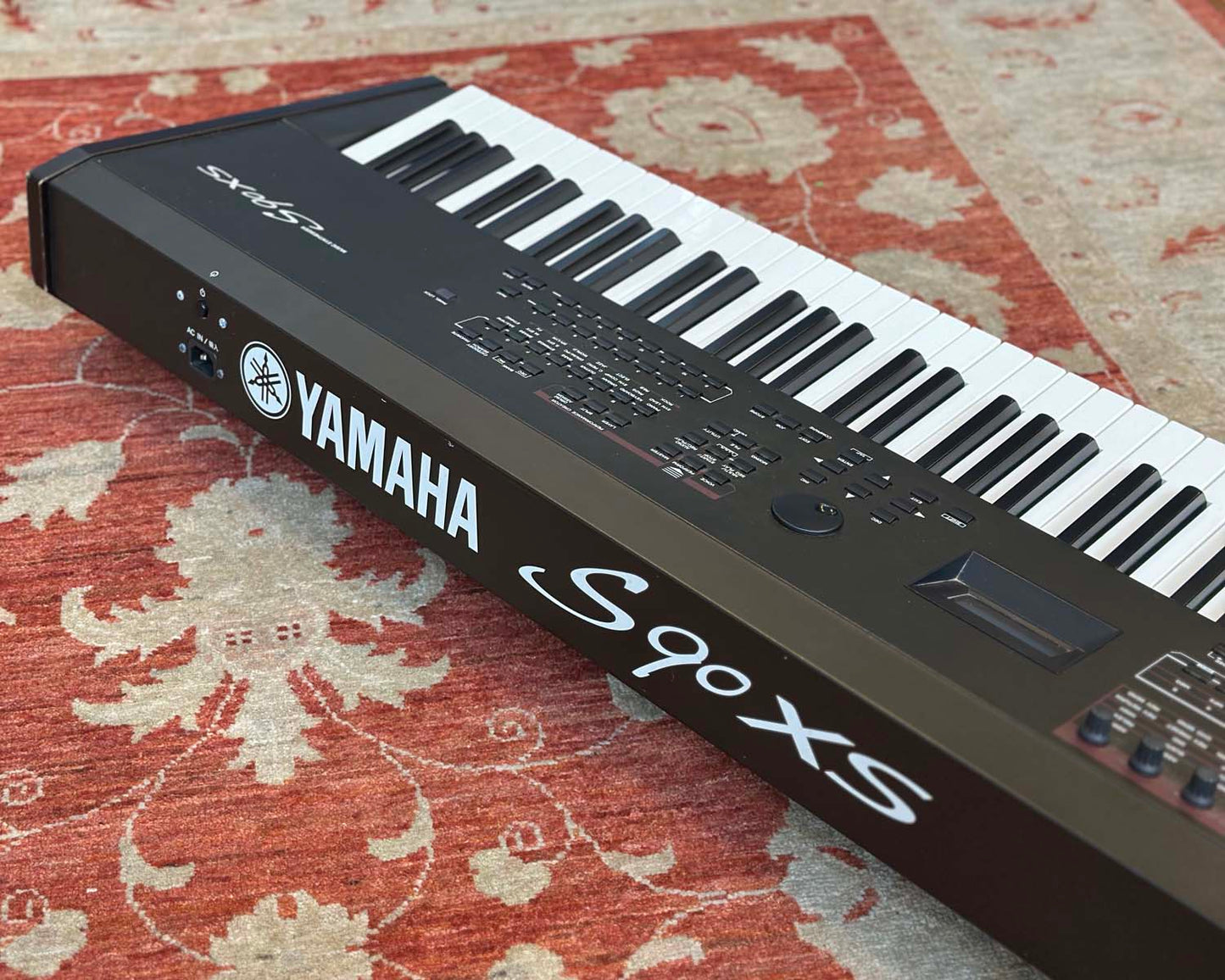 YAMAHA S90 XS 88-Key Synthesizer Stage Piano