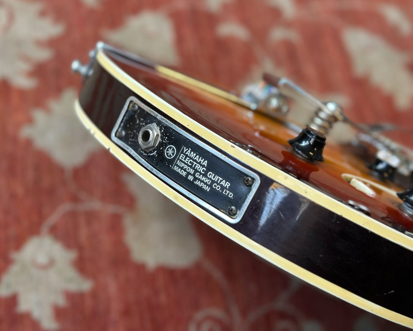 YAMAHA SA-30T Semi-Hollow