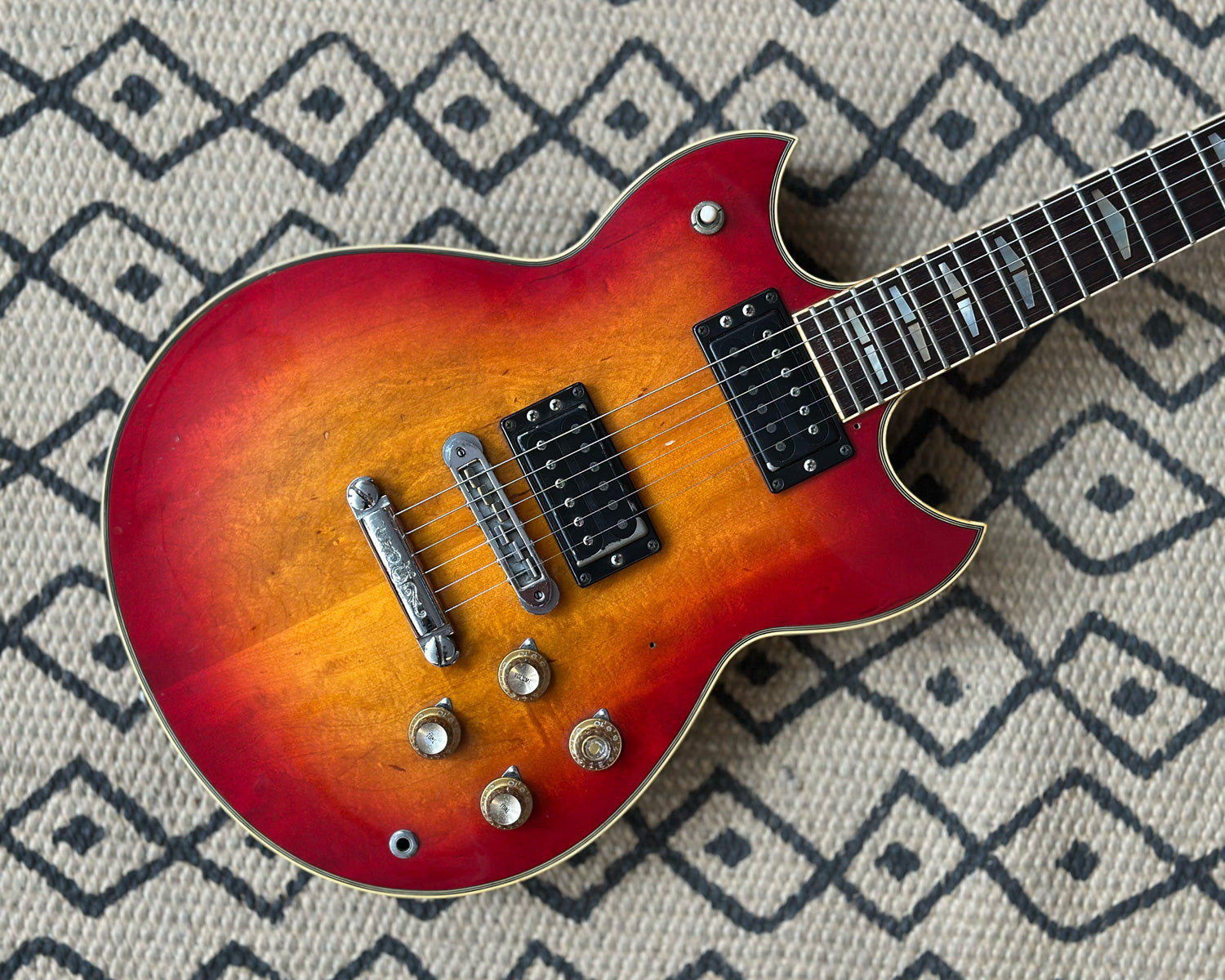 1979 YAMAHA SG700 - Sunburst