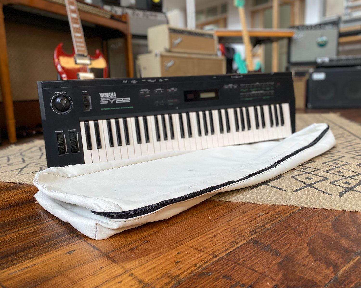 YAMAHA SY22 Dynamic Vector Synthesiser – Found Sound