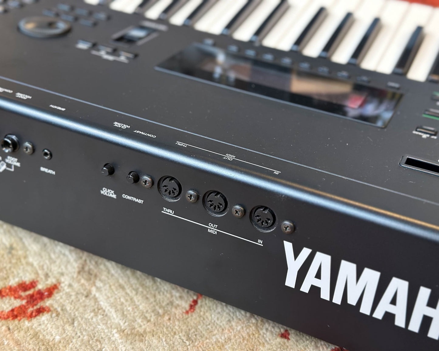 YAMAHA SY77 Music Synthesizer - 240 Volt
