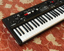 Load image into Gallery viewer, YAMAHA YC61 61-Key Synthesizer/Stage Keyboard
