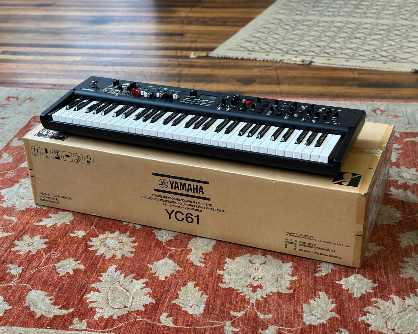YAMAHA YC61 61-Key Synthesizer/Stage Keyboard