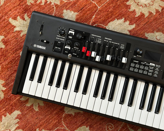 YAMAHA YC61 61-Key Synthesizer/Stage Keyboard