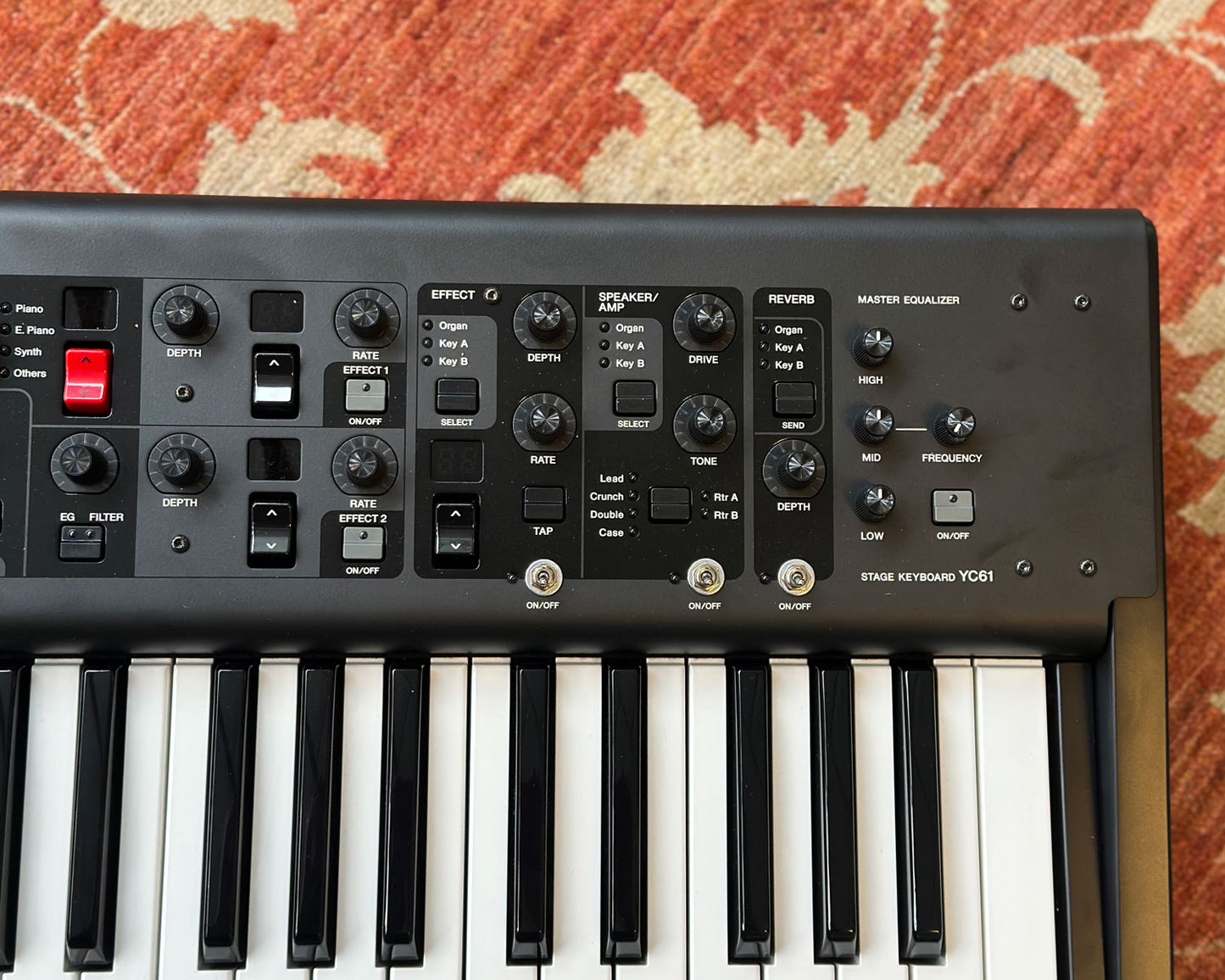 YAMAHA YC61 61-Key Synthesizer/Stage Keyboard