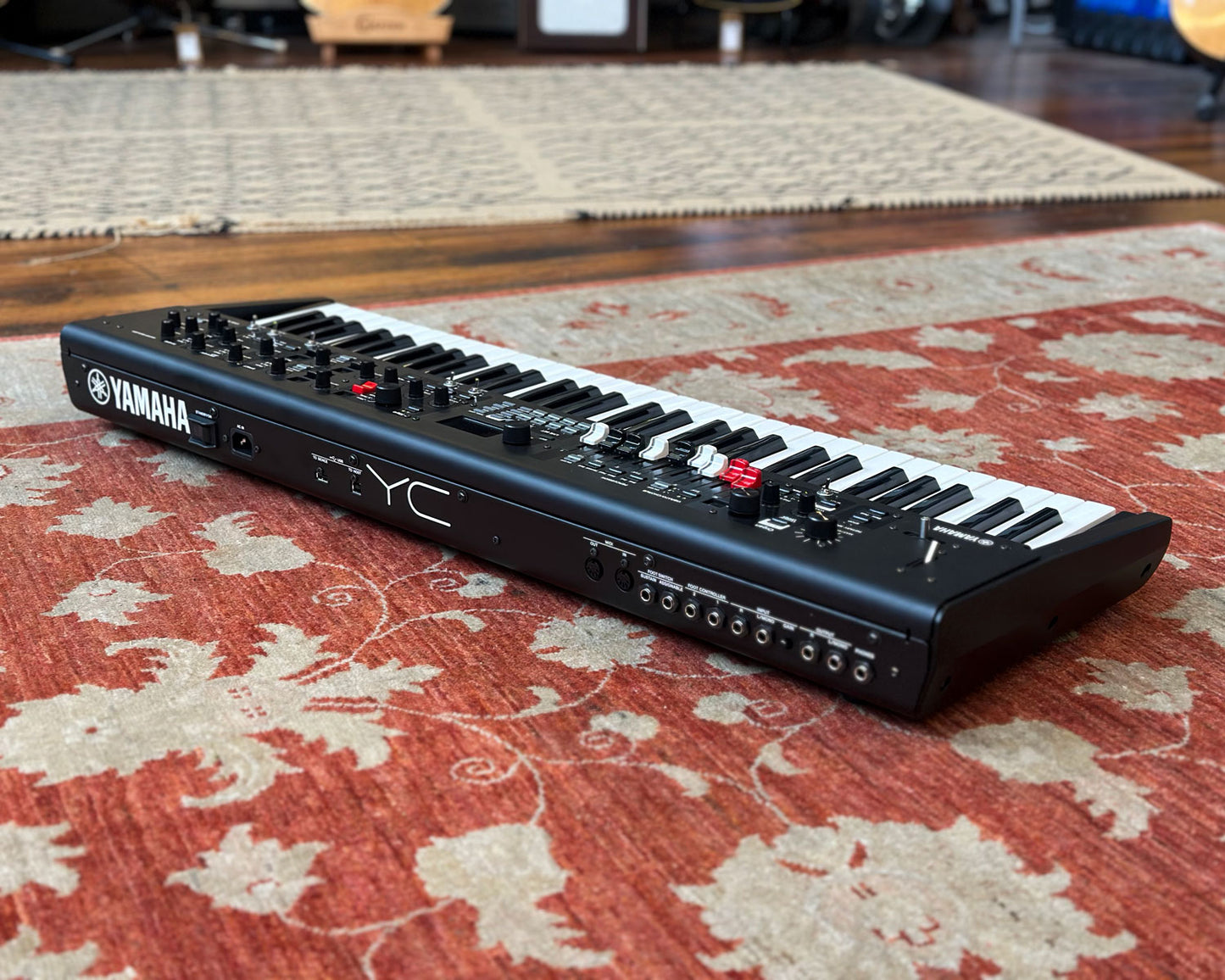 YAMAHA YC61 61-Key Synthesizer/Stage Keyboard