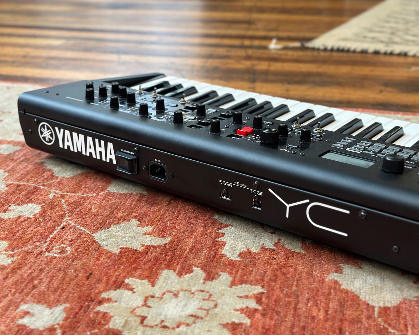 YAMAHA YC61 61-Key Synthesizer/Stage Keyboard