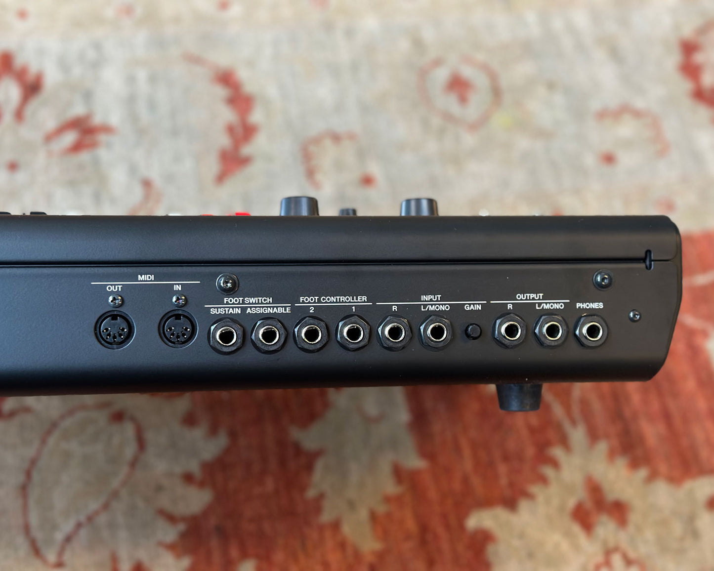 YAMAHA YC61 61-Key Synthesizer/Stage Keyboard