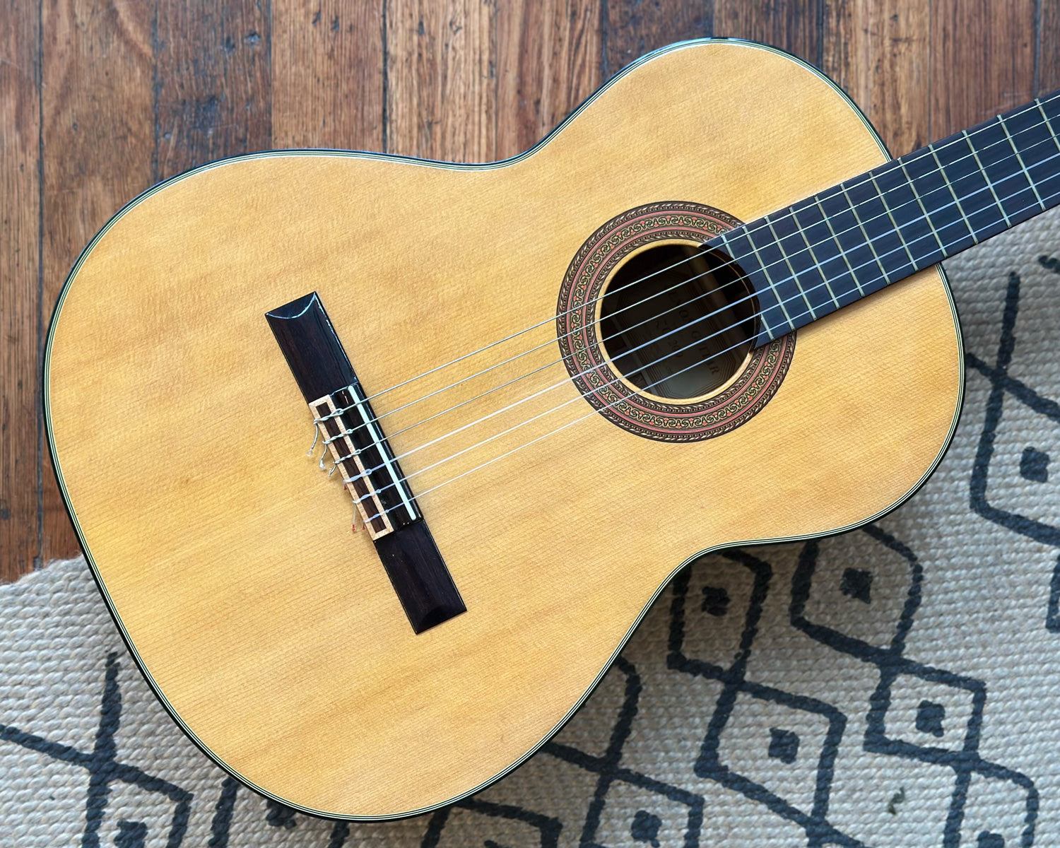 Zenon ZG-200 Classical Guitar – Found Sound