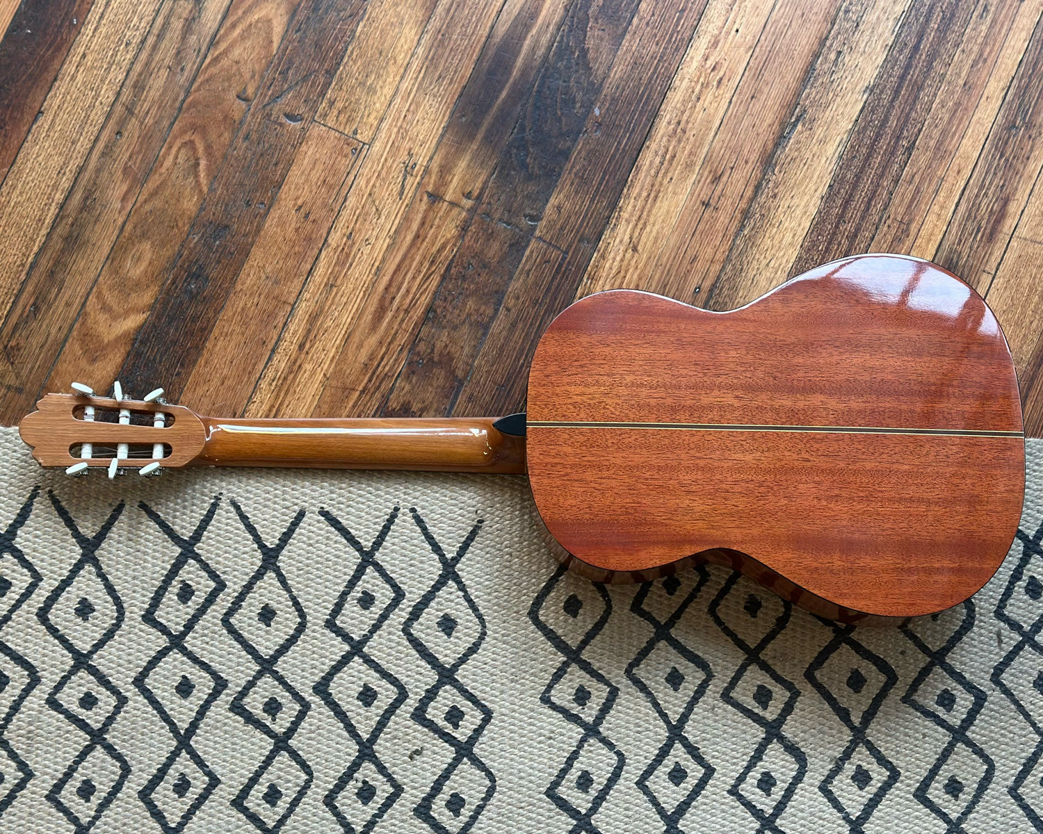 Zenon ZG-200 Classical Guitar – Found Sound