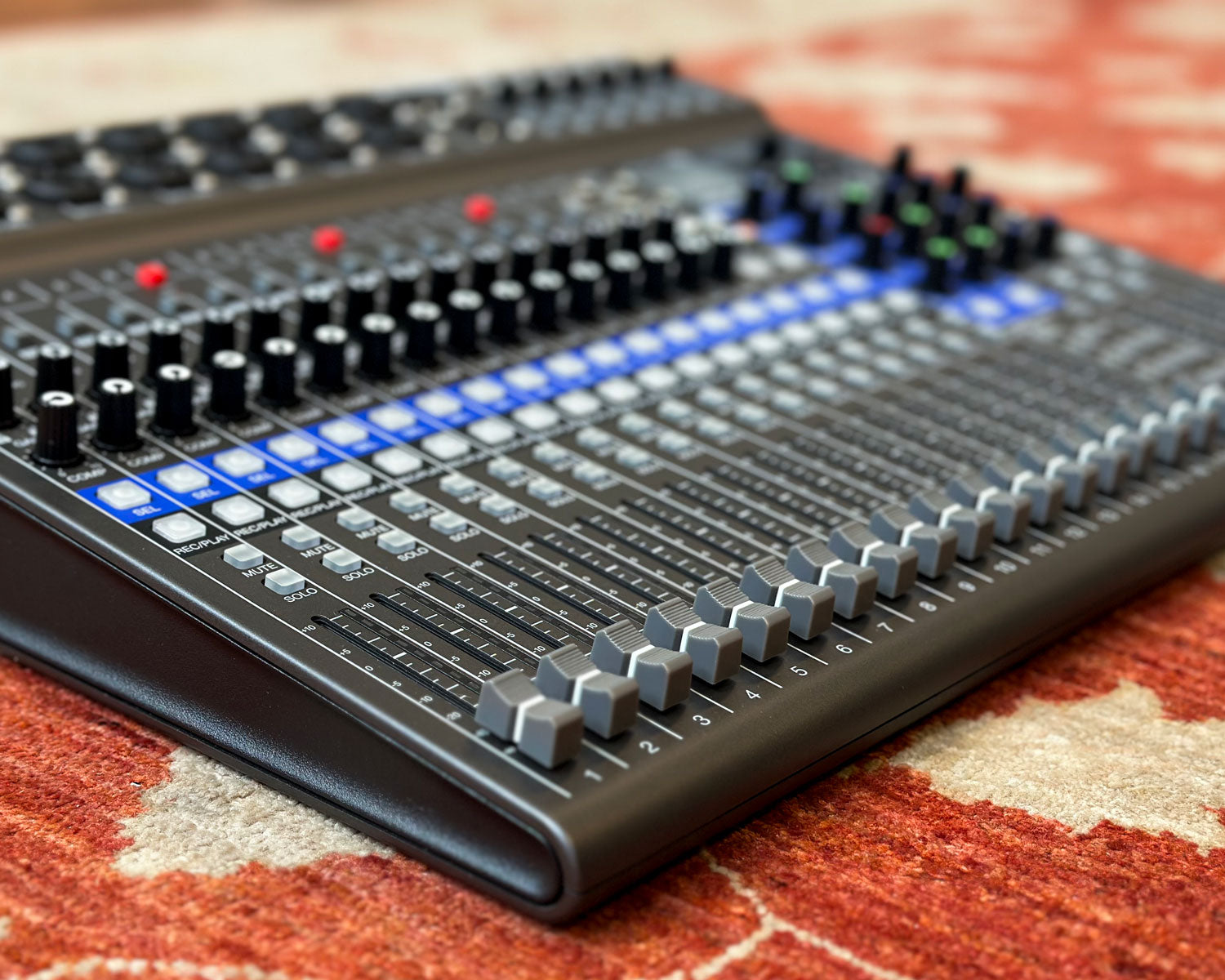 Zoom Livetrak L-20 Digital Mixer Recorder – Found Sound