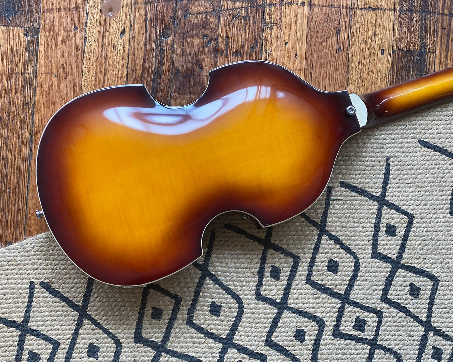 Left Handed Höfner Ignition Series Violin Bass - Sunburst