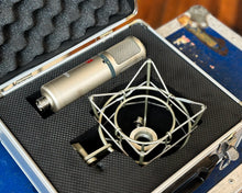 Load image into Gallery viewer, sE Electronics 2200a Condenser w/ Case and Accessories

