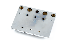 Load image into Gallery viewer, Fender HiMass 4-String Bass Bridge Assembly With Brass Saddles - Chrome
