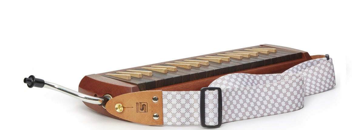 Suzuki W-37 Wooden Melodion