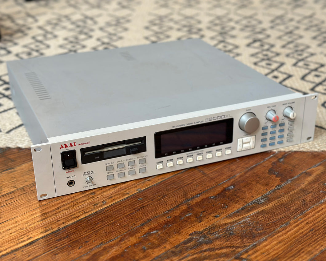 Akai S3000XLMIDI Stereo Digital Sampler