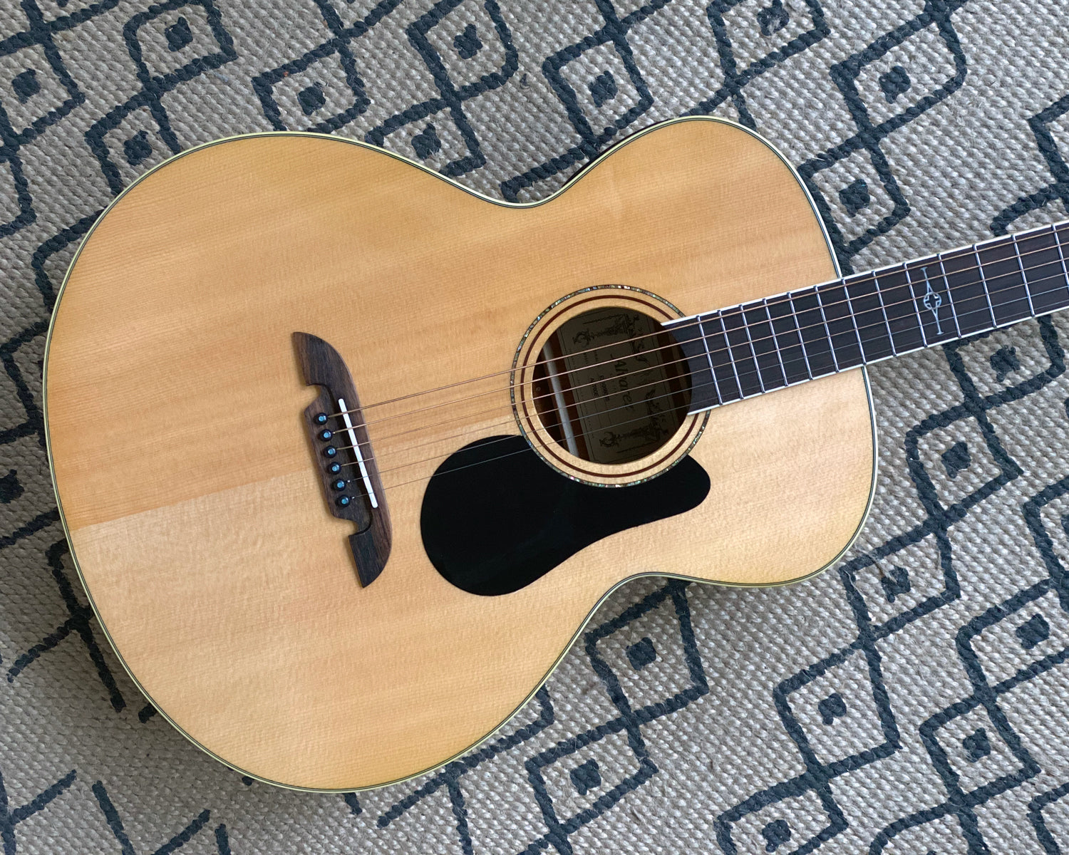 Alvarez ABT60E Jumbo Baritone Found Sound