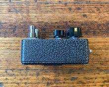 Load image into Gallery viewer, Analog Man King Of Tone v4 - Hi Gain Red Side w/box &amp; Candy
