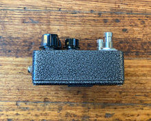 Load image into Gallery viewer, Analog Man King Of Tone v4 - Hi Gain Red Side w/box &amp; Candy
