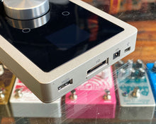 Load image into Gallery viewer, Apogee Duet for iPad, iPhone &amp; Mac
