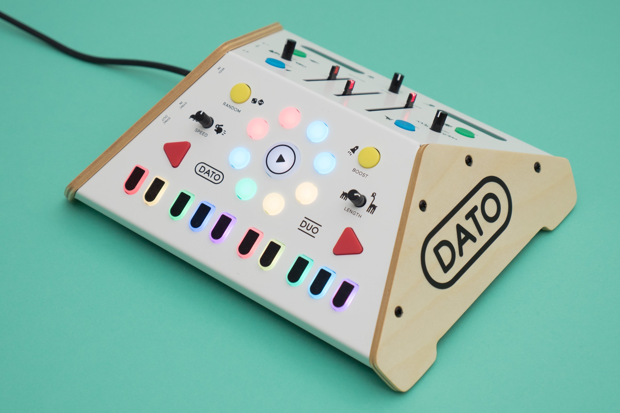 Dato DUO synth for two – Found Sound