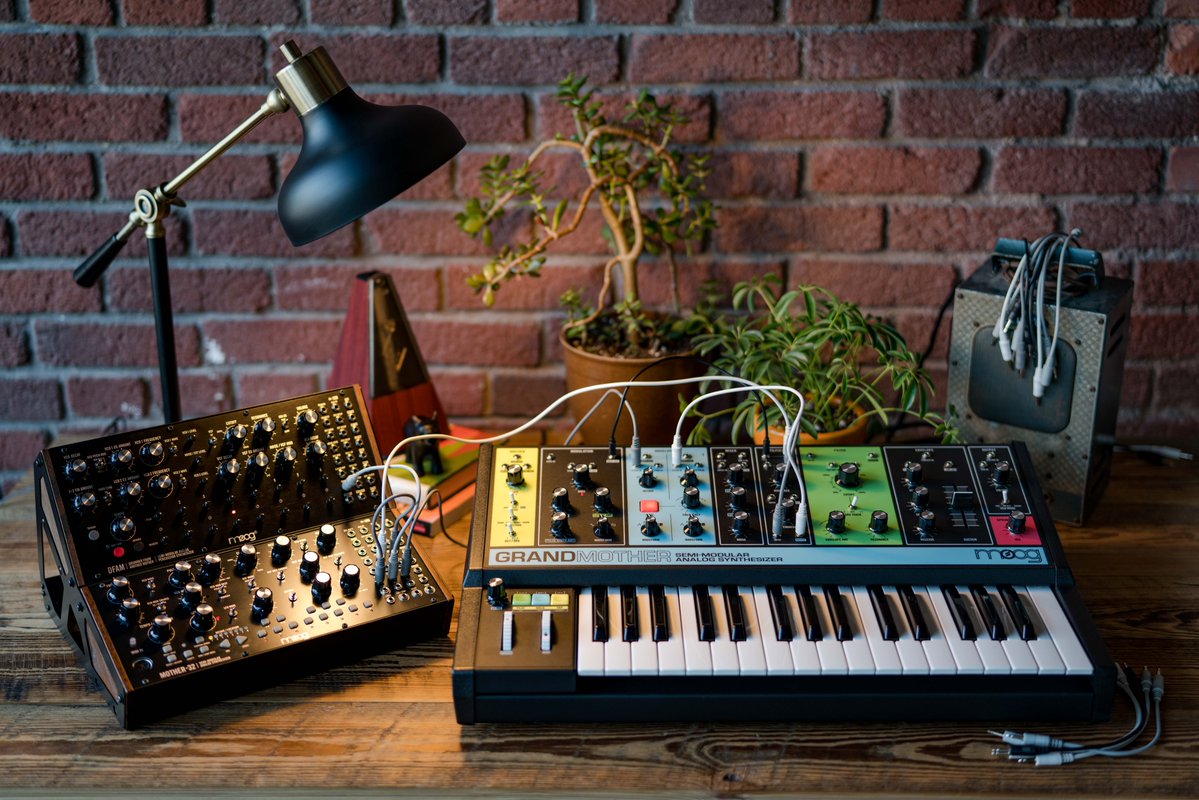 Moog Grandmother 👵 Semi-Modular Analog Synthesizer
