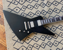 Load image into Gallery viewer, &#39;21 Epiphone Explorer Prophecy Extura - Black
