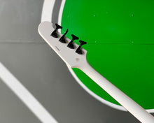 Load image into Gallery viewer, Epiphone Thunderbird Classic-IV Pro
