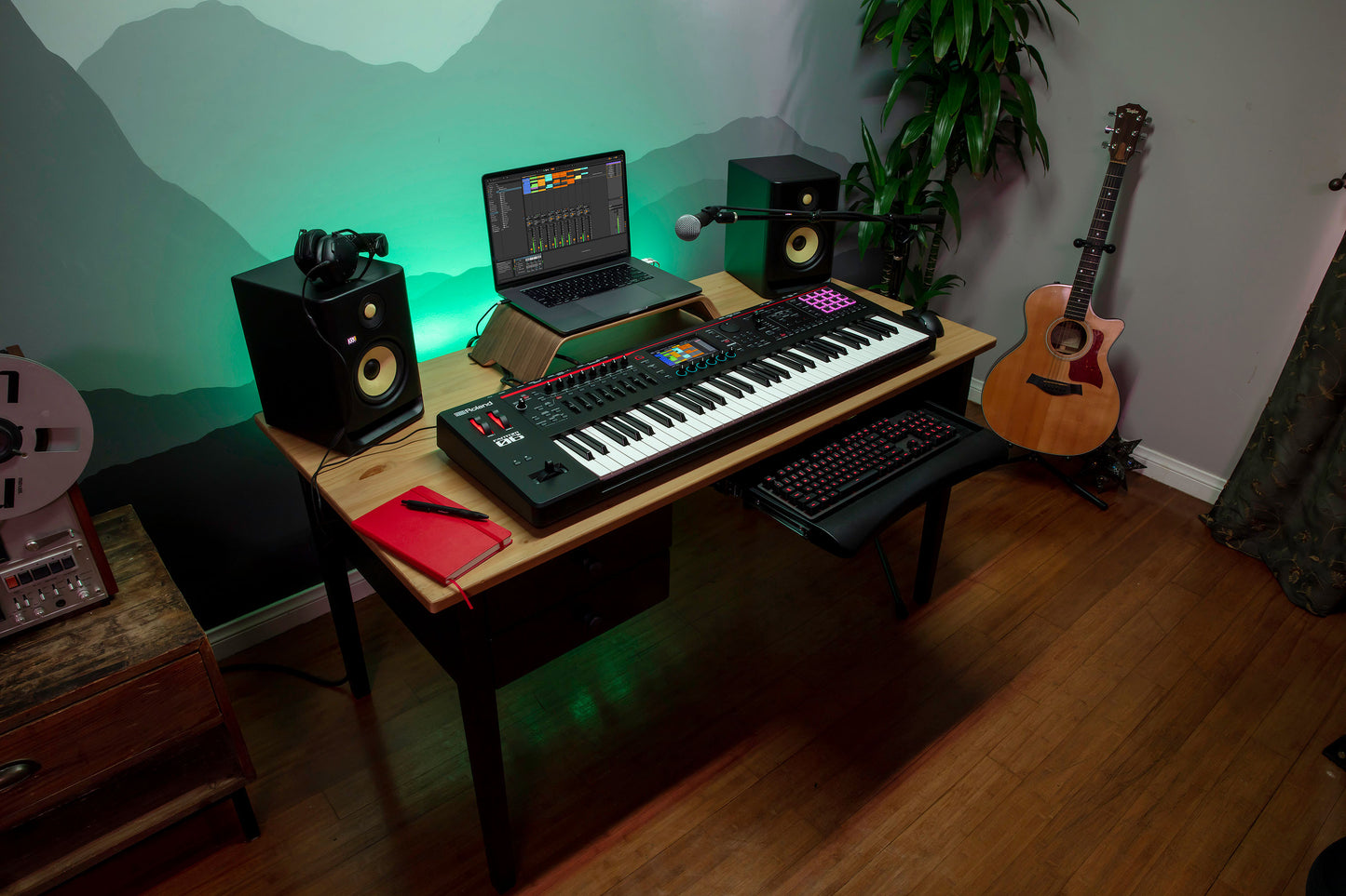Roland FANTOM 06 61-Key Synthesizer Keyboard w/ Synth Action & Colour Touchscreen