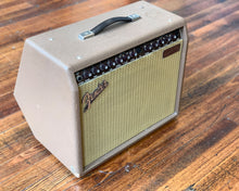 Load image into Gallery viewer, Fender Acoustasonic 30
