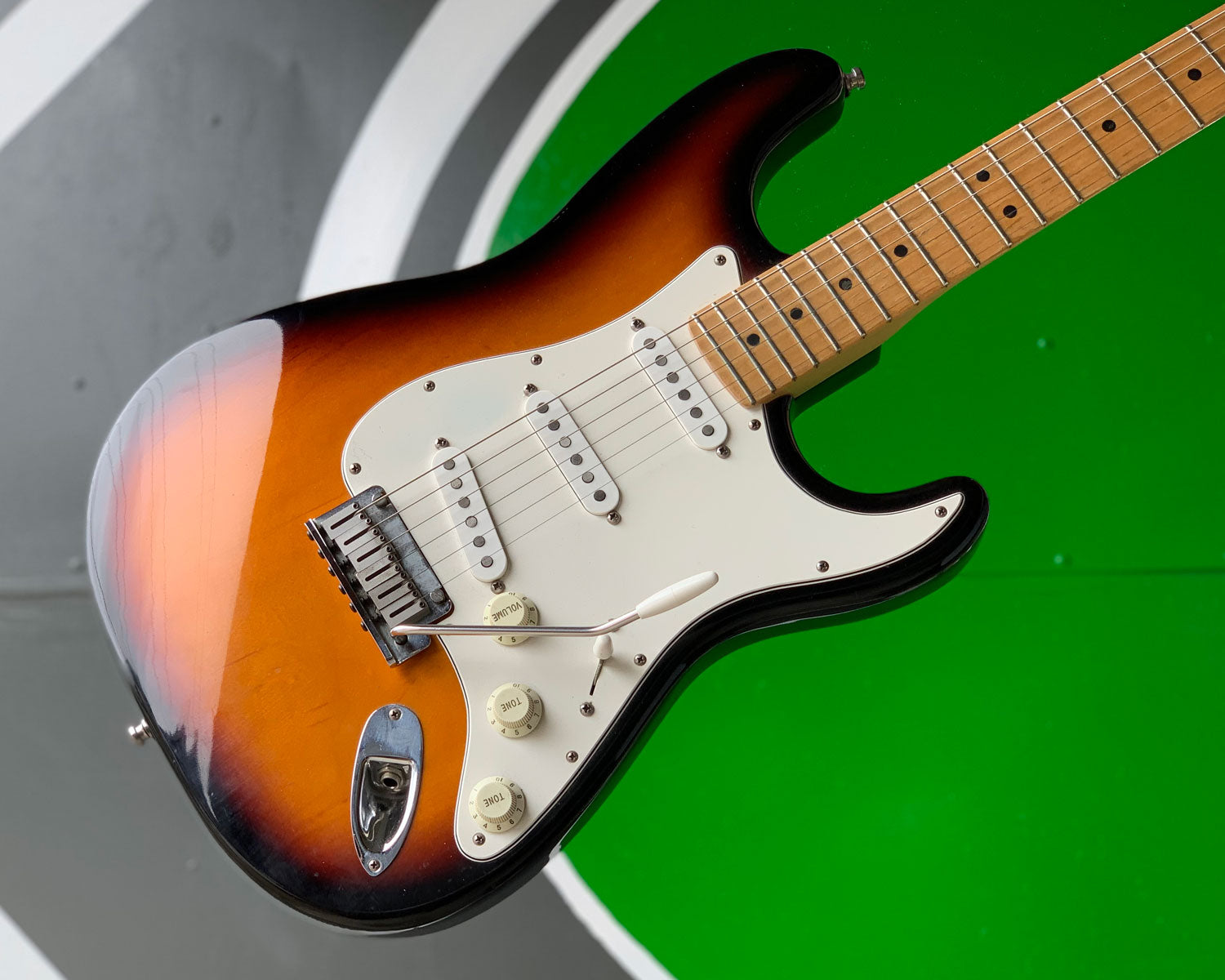 93 Fender American Standard Stratocaster - Sunburst w/ OHSC