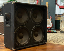 Load image into Gallery viewer, Fender DT-412 Guitar Cab w/ Celestion Speakers
