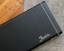 Load image into Gallery viewer, Fender G&amp;G Deluxe Strat/Tele Hardshell Case
