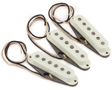 Load image into Gallery viewer, Fender Pure Vintage &#39;65 Strat® Pickup Set - Vintage White (3)
