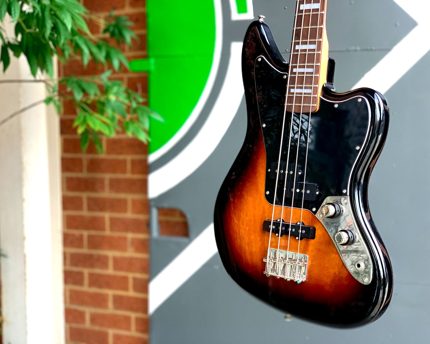 Squier Jaguar Bass サンバースト Squier Classic Vibe Jaguar Bass - 3-Color Sunburst | Sweetwater