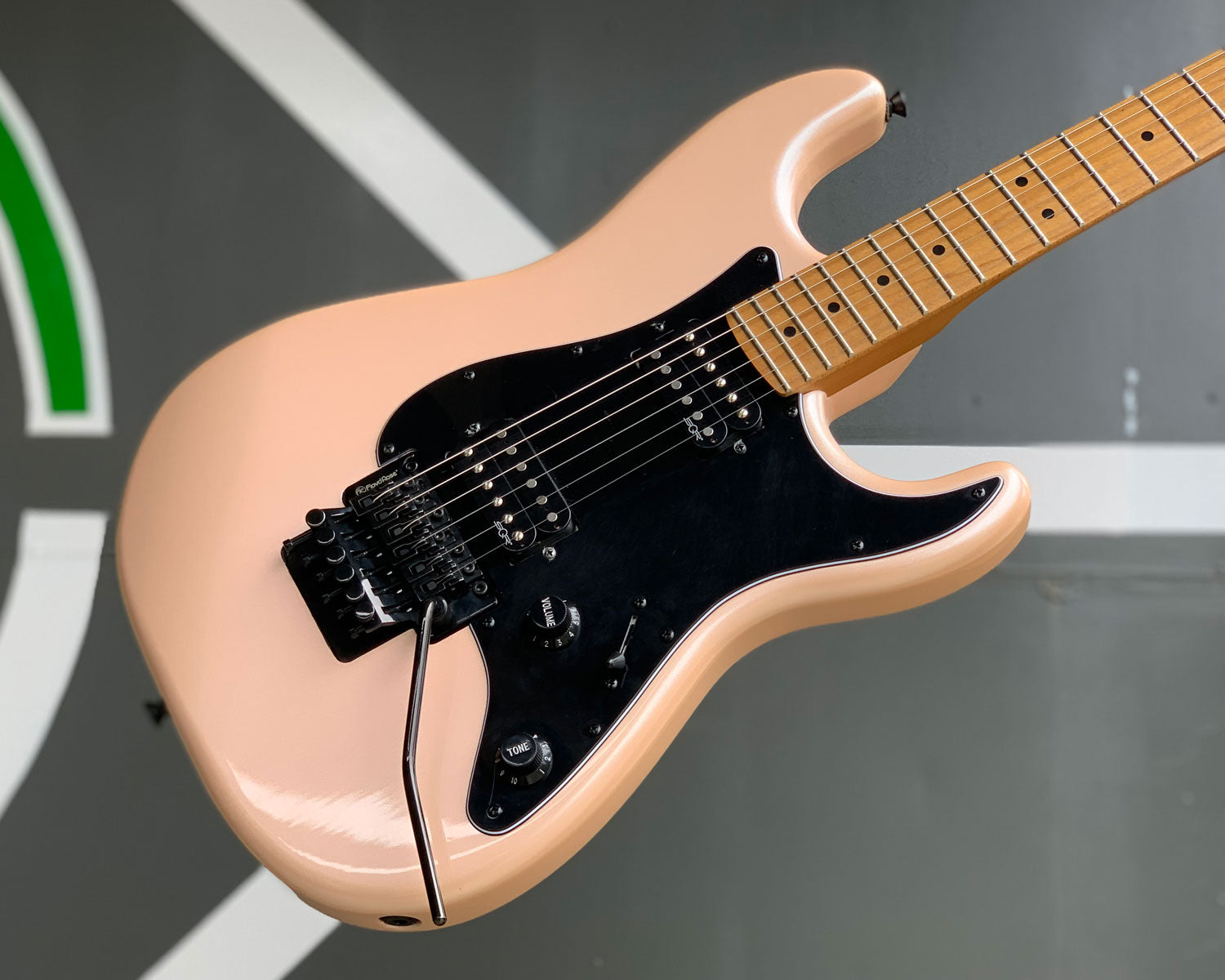 Squier contemporary stratocaster shop pink