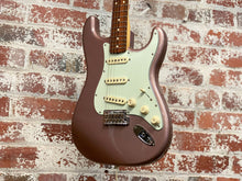 Load image into Gallery viewer, Fender Vintera &#39;60s Stratocaster Modified - Burgundy Mist Metallic
