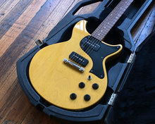 Load image into Gallery viewer, &#39;80s Gibson Protector - Chainsaw Case for Les Paul &amp; SG Guitars
