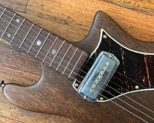 Load image into Gallery viewer, Guyatone Short Scale Electric Guitar
