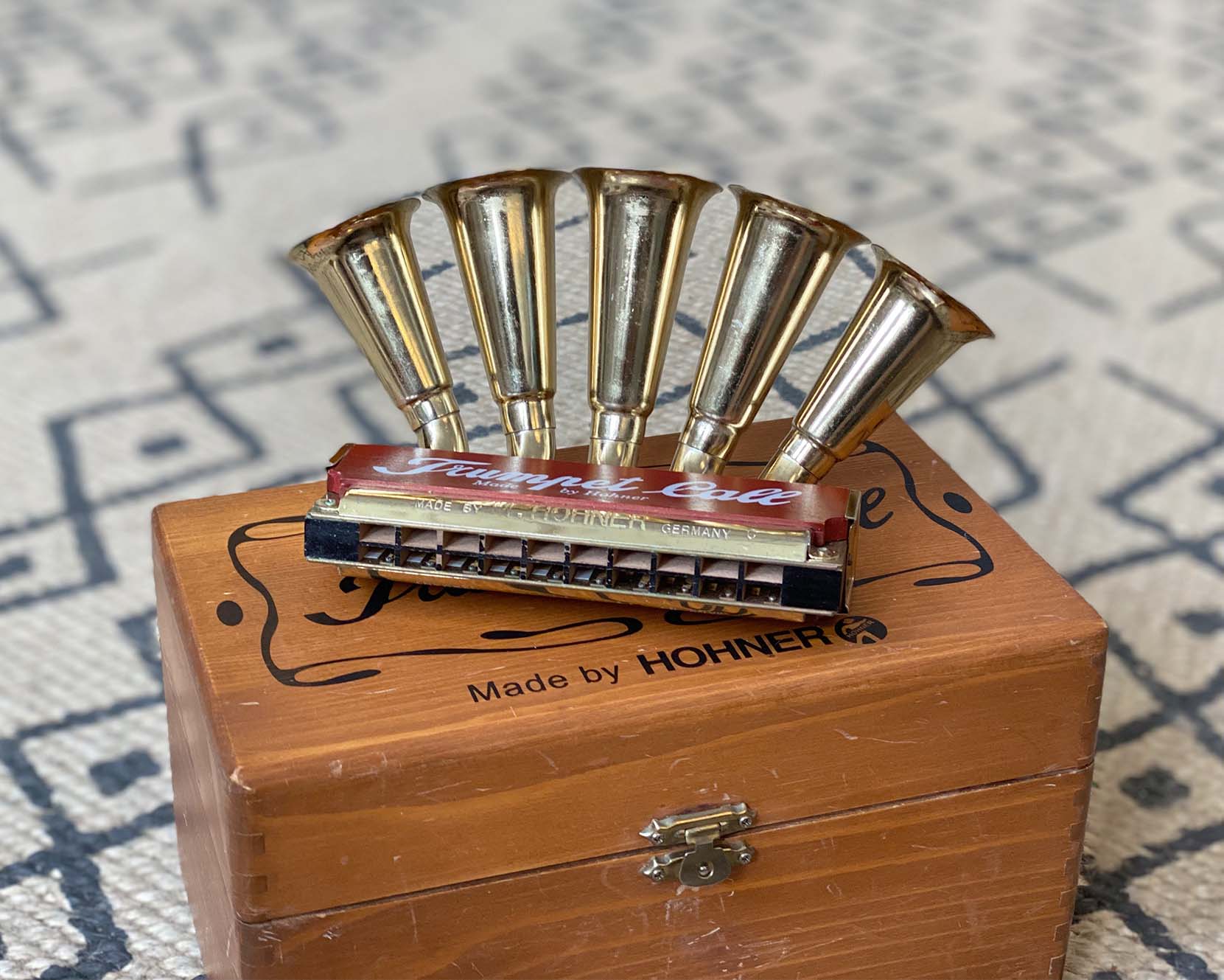Trumpet harmonica top