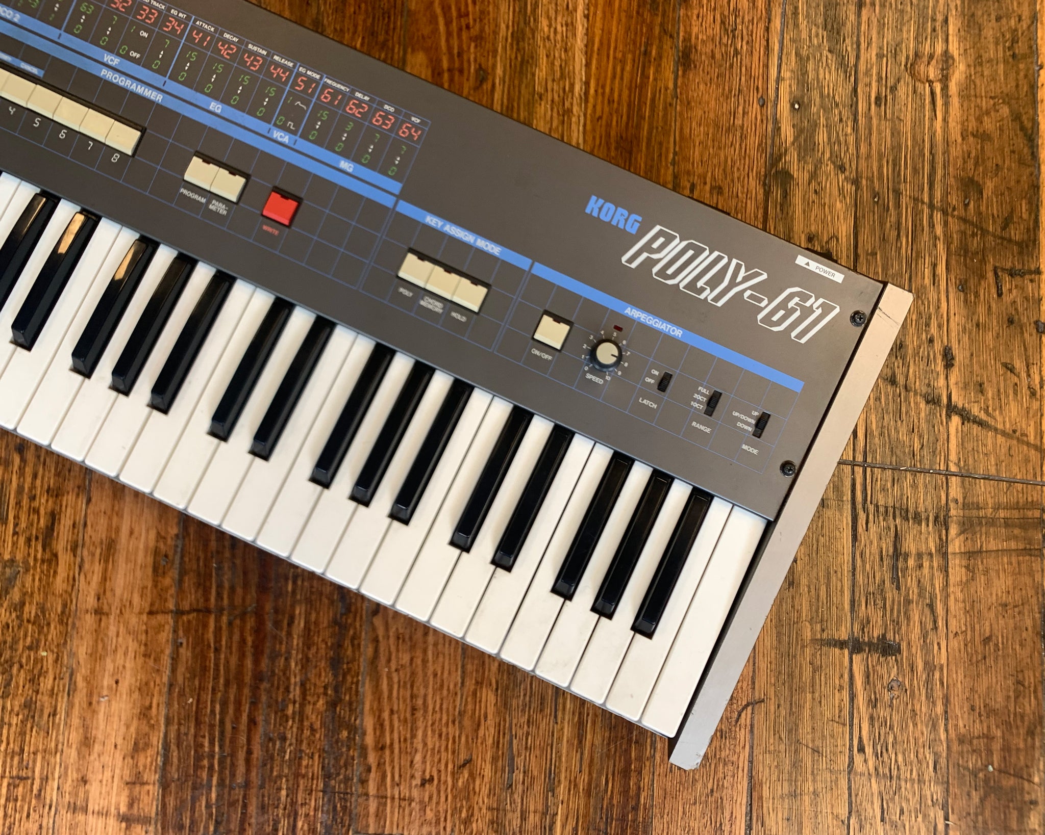 現状品】KORG POLY-61 アナログシンセサイザー ケース付き 【公式通販】