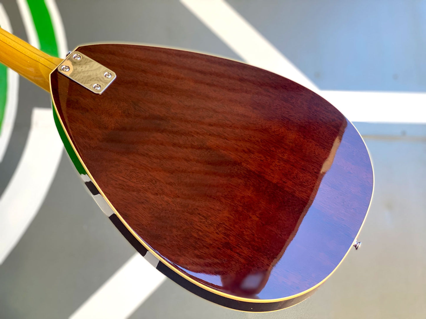Limited Edition VOX Teardrop Bass - Sunburst