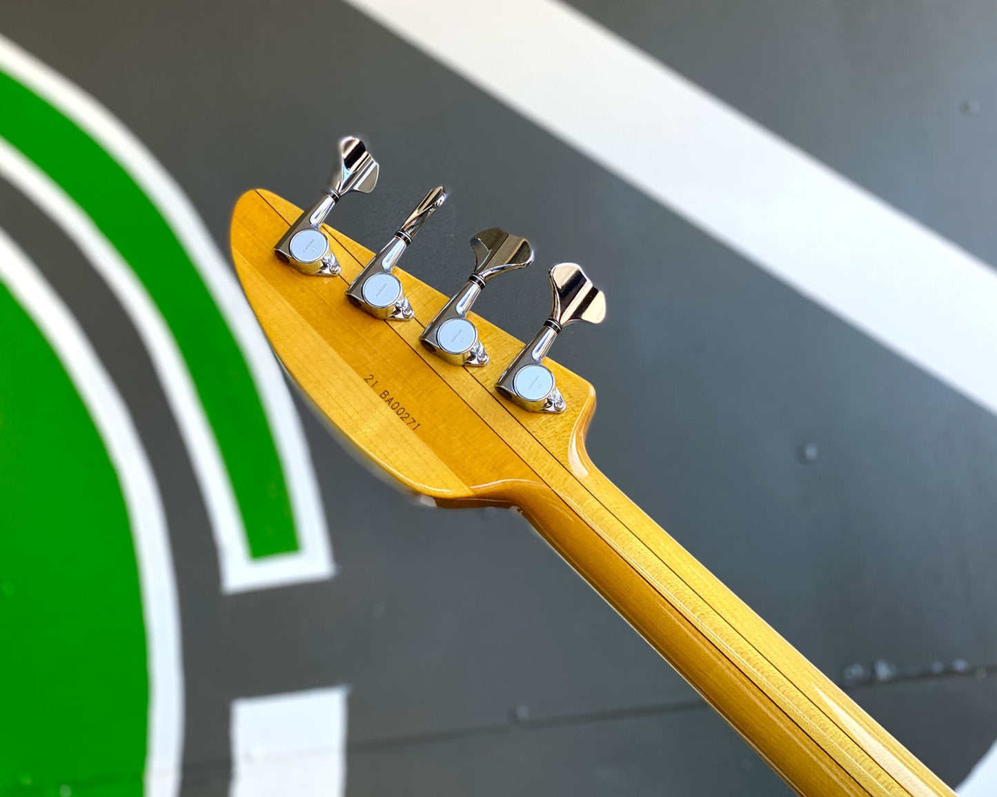 Limited Edition VOX Teardrop Bass - Sunburst